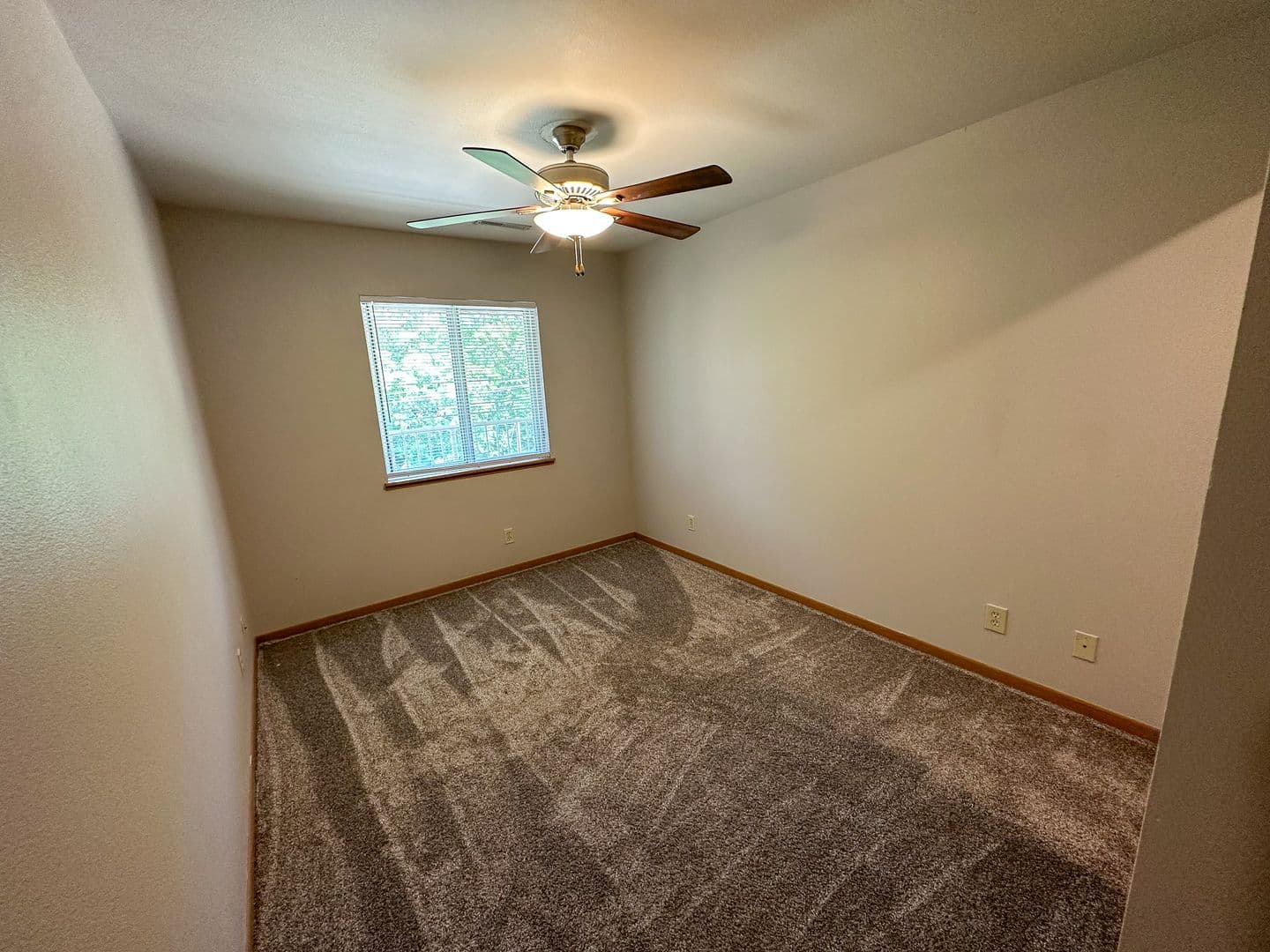 Ames Apartment: 258 N Hyland Ave