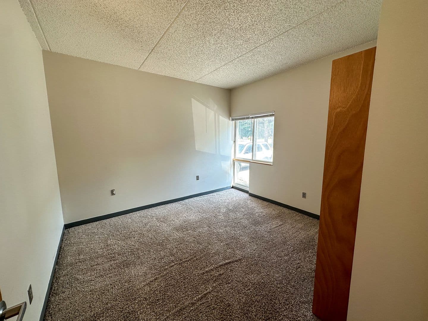 Ames Apartment: 245 N Hyland Ave