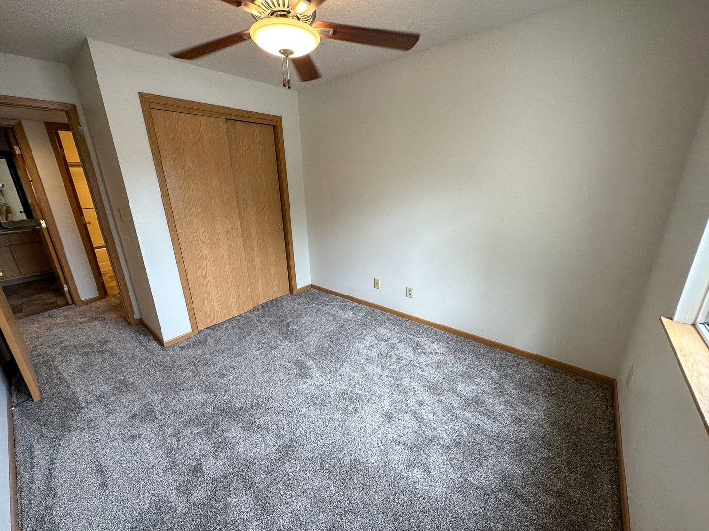 Ames Apartment: 221 Sheldon Ave