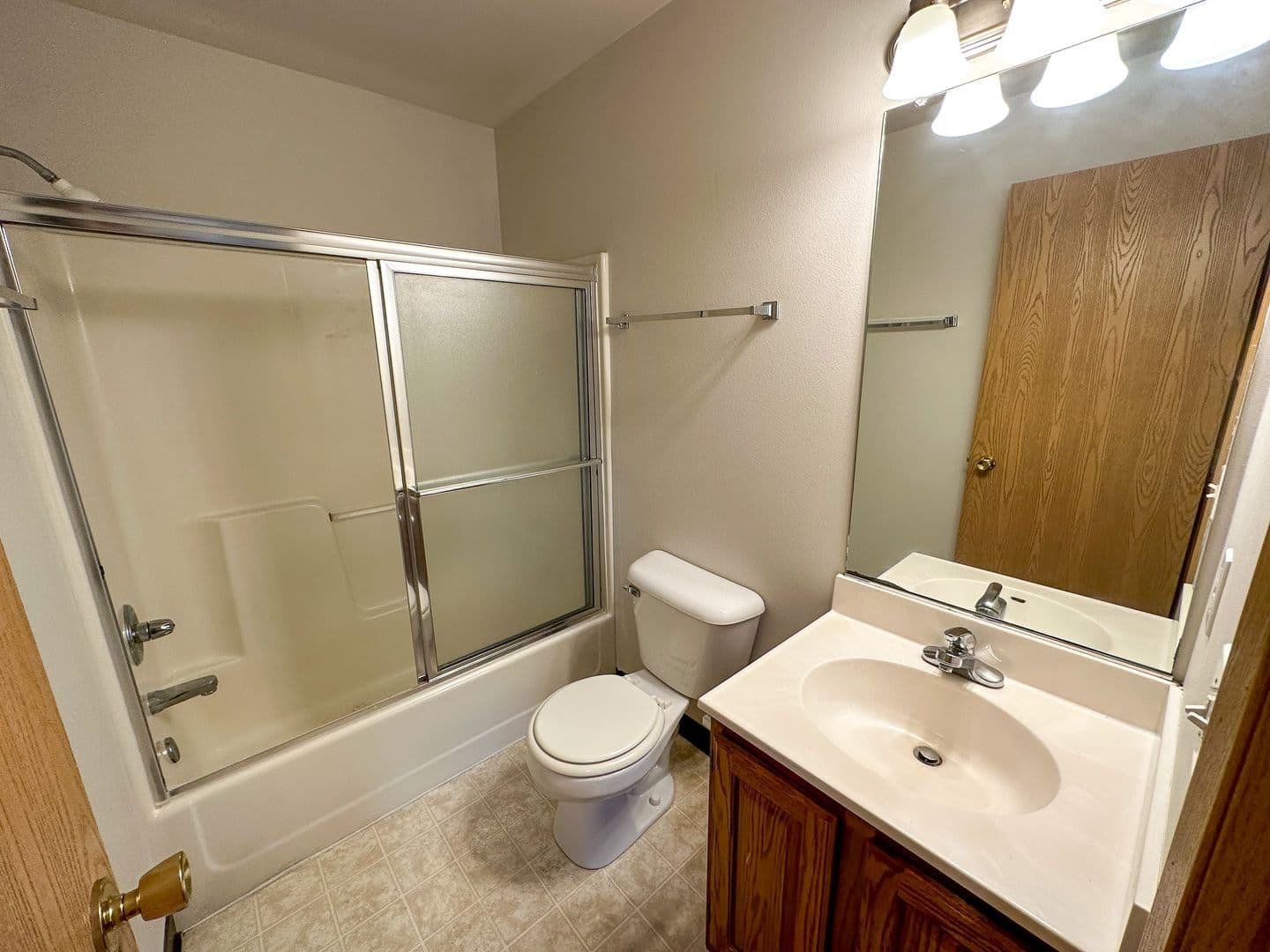 Ames Apartment: 225 N Hyland Ave
