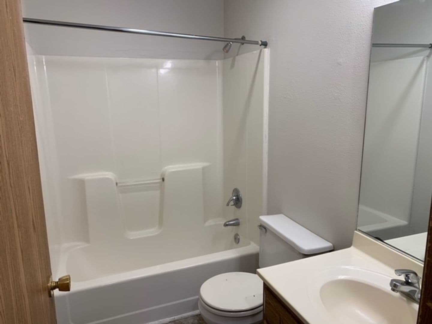 Ames Apartment: 428 S 4th St
