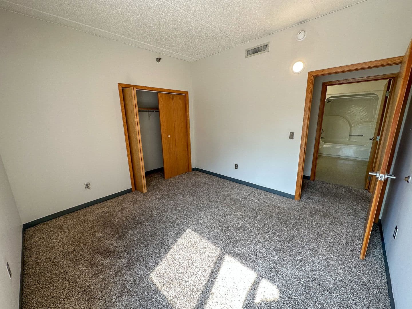 Ames Apartment: 245 N Hyland Ave