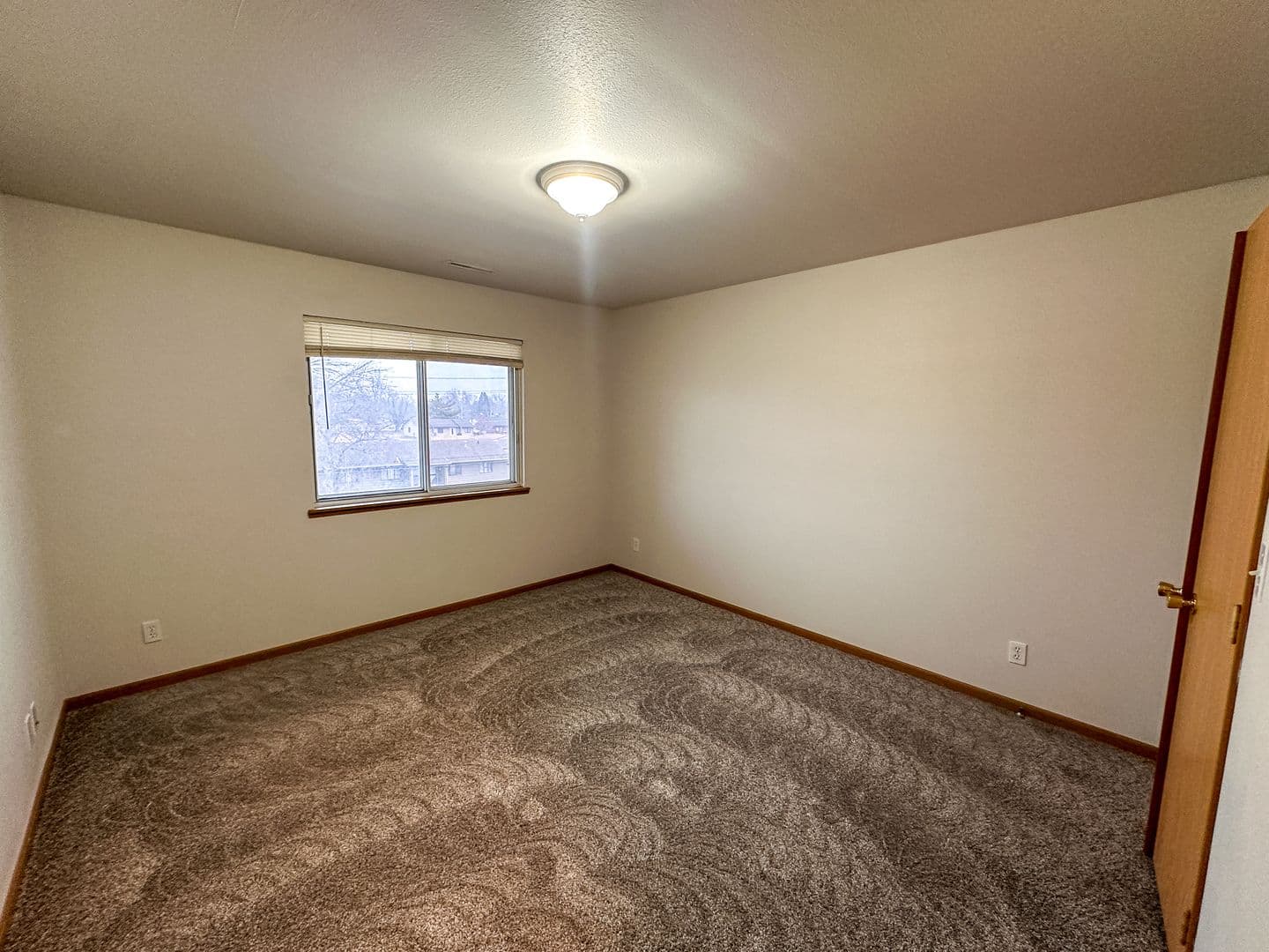 Ames Apartment: 1401 N Dakota Ave