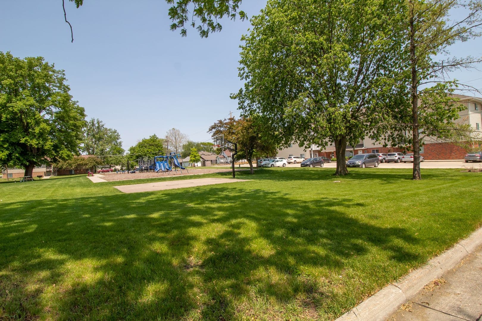 Ames Apartment: 1401 N Dakota Ave