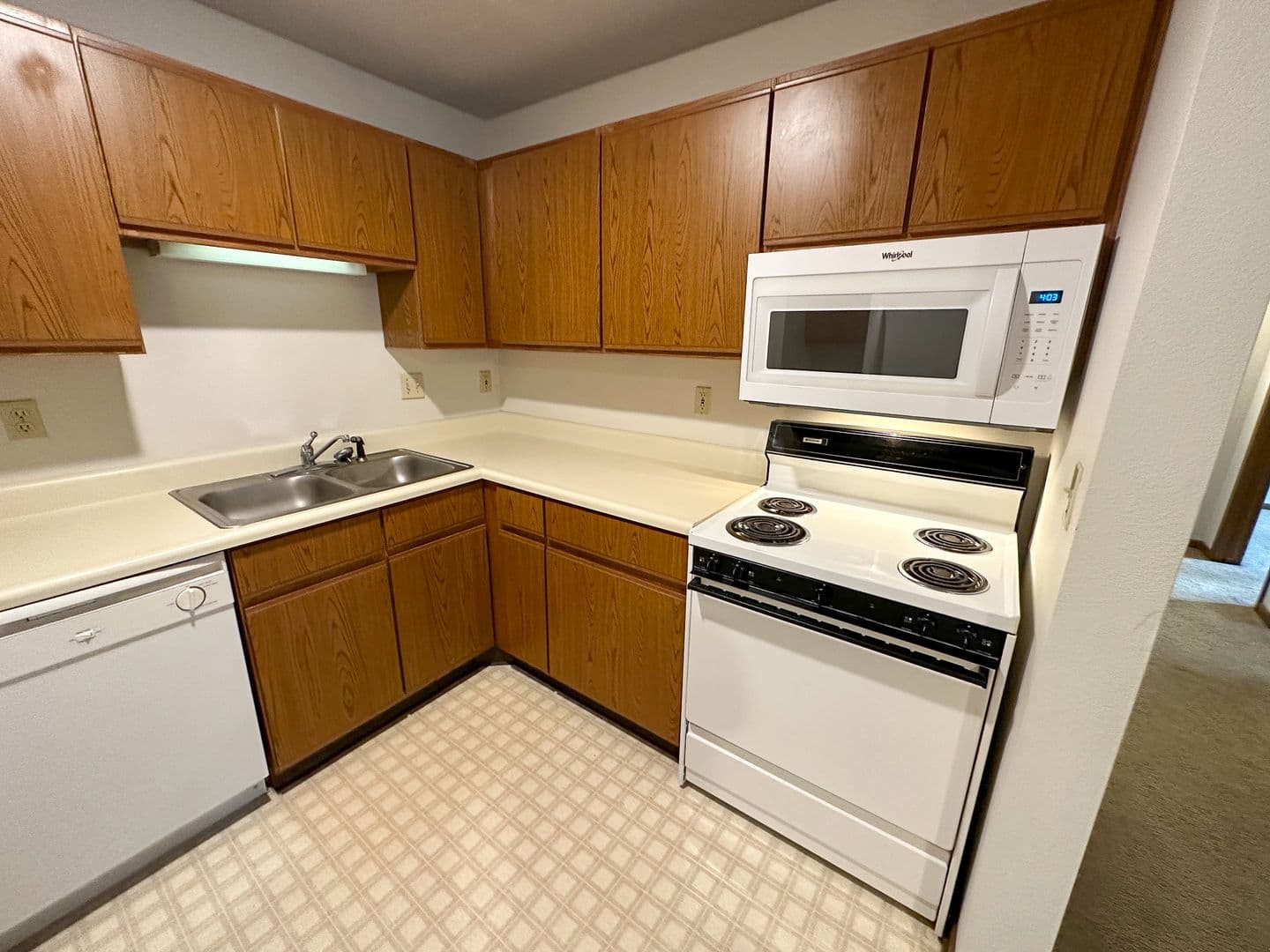 Ames Apartment: 225 N Hyland Ave