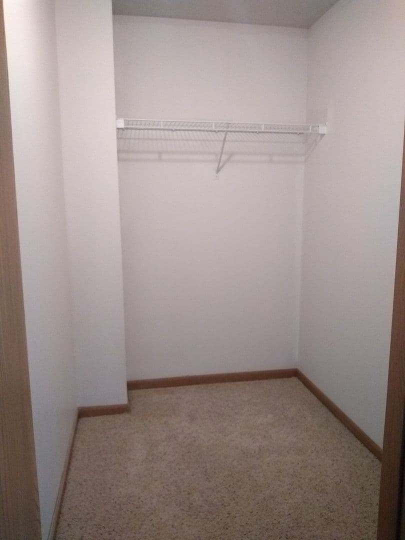 Ames Apartment: 1401 N Dakota Ave