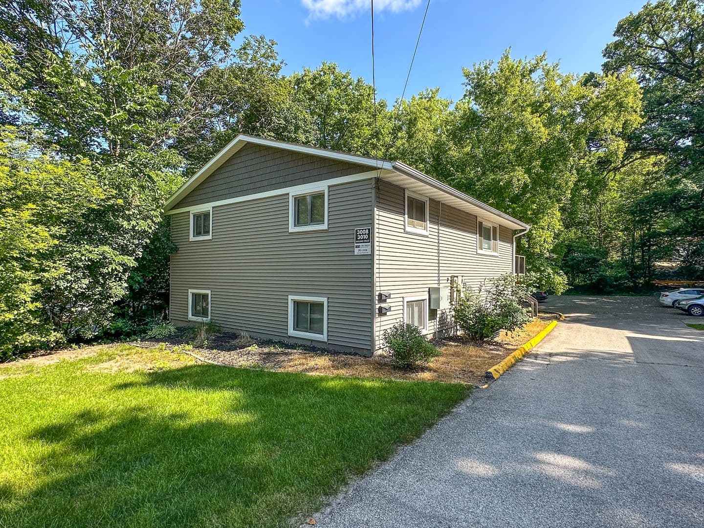 Ames House: 3010 Oakland St