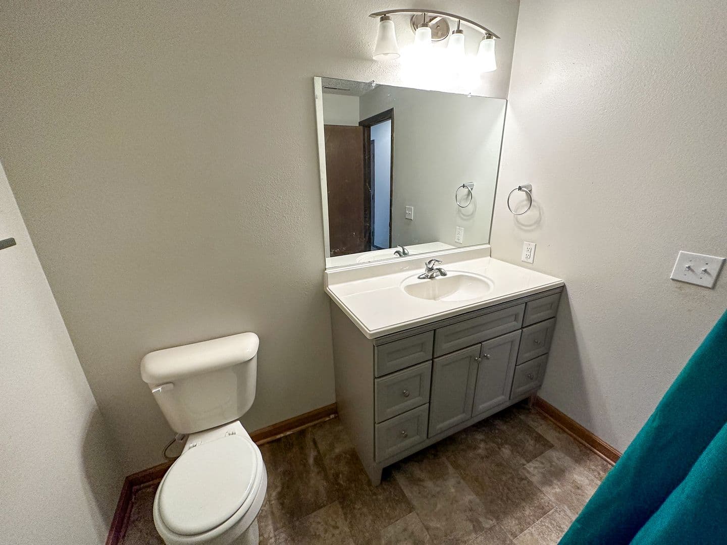 Ames Apartment: 4518 Hutchison St