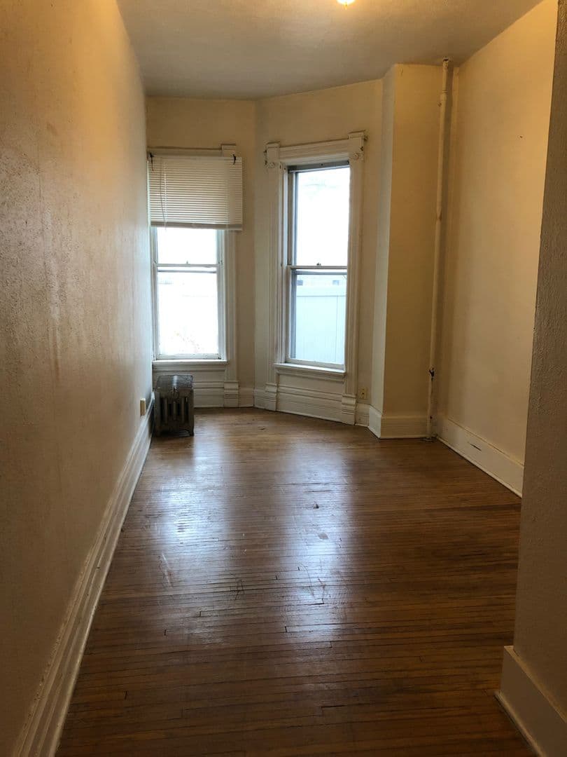 Ames House: 102 7th St