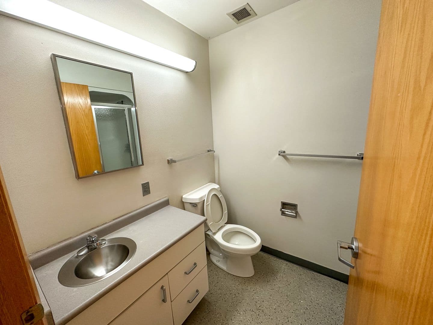 Ames Apartment: 245 N Hyland Ave