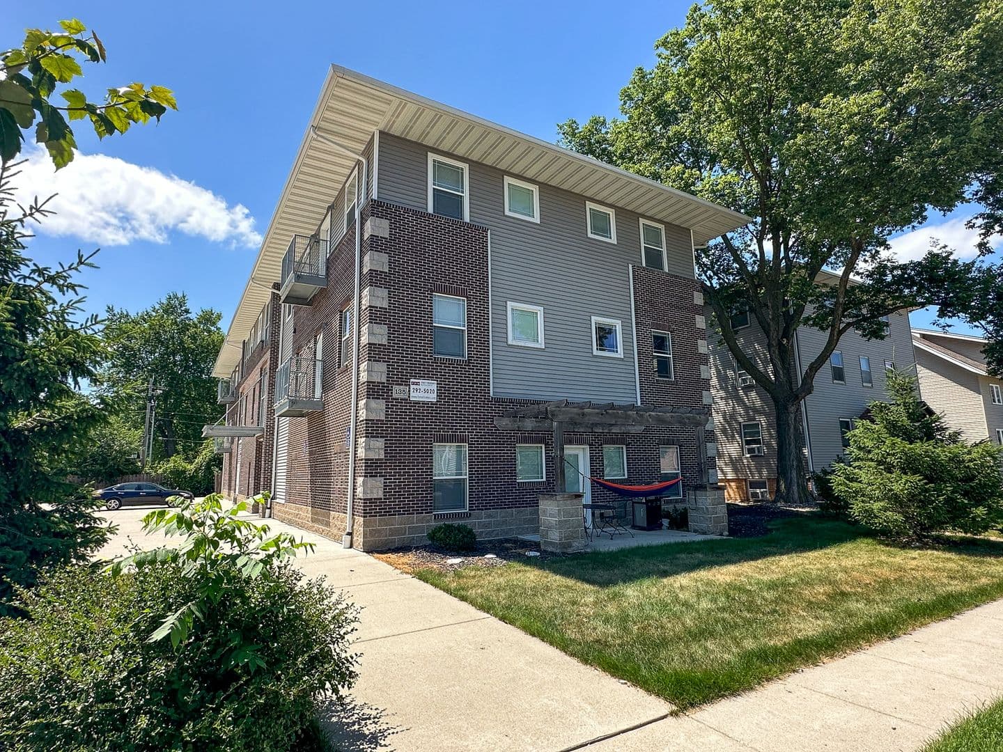 Ames Apartment: 135 Campus