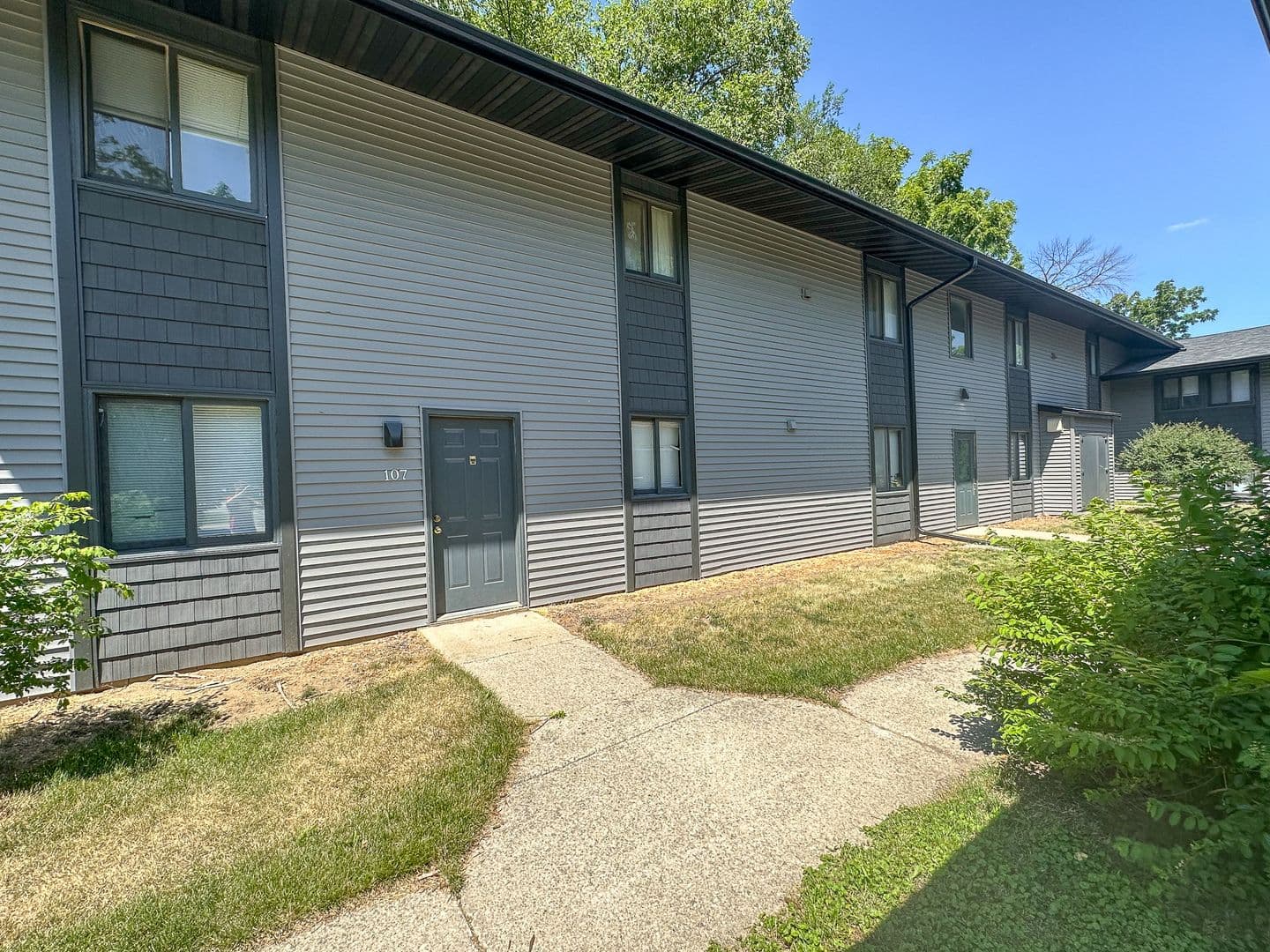 Ames Apartment: 3319 Story Street