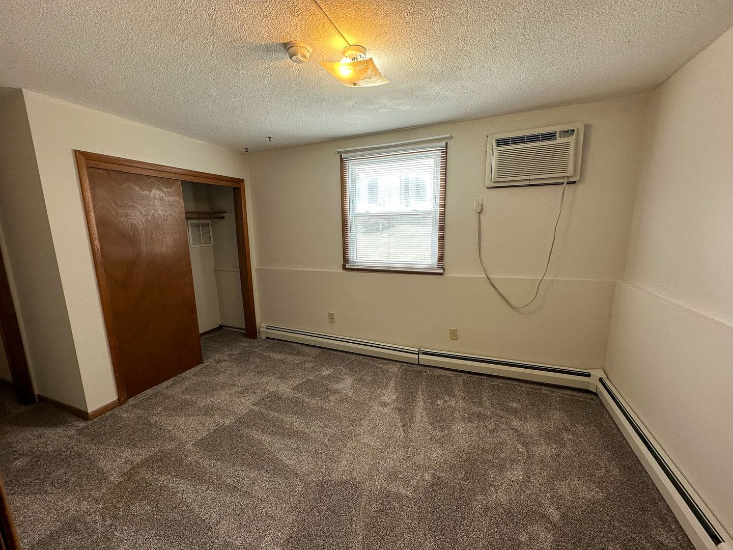 Ames Apartment: 2921 Woodland St