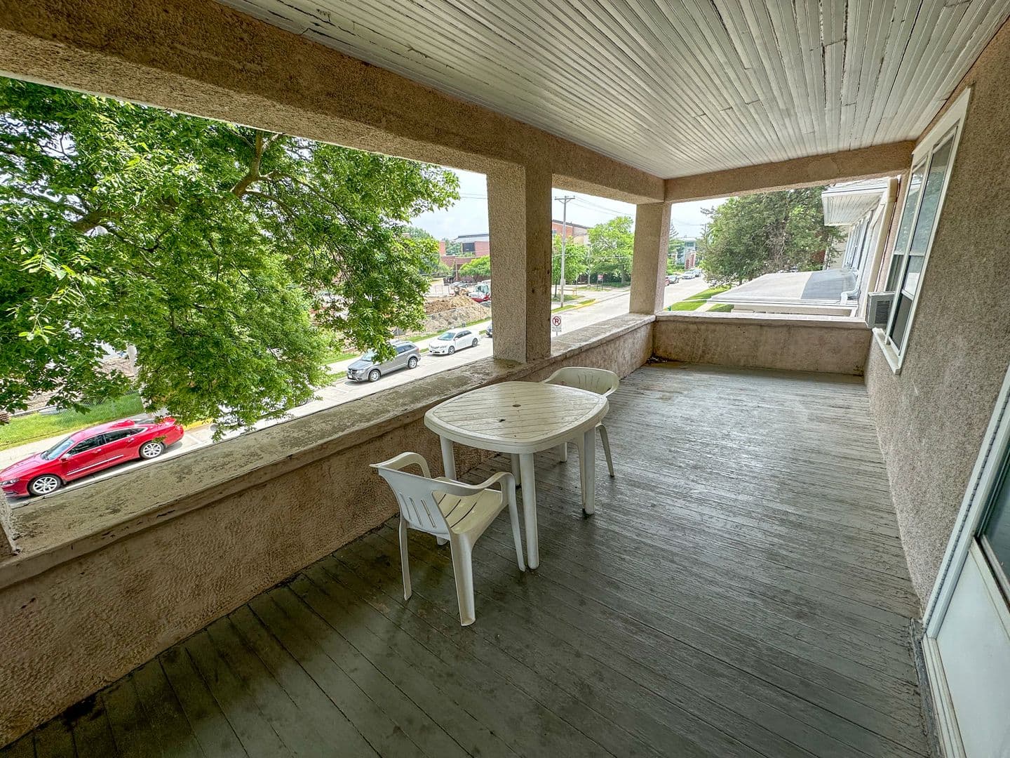 Ames Apartment: 233 Sheldon Ave