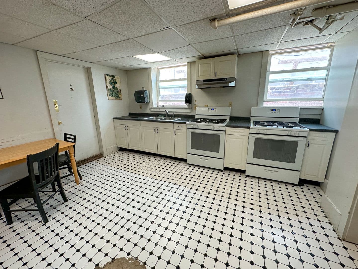 Ames Apartment: 233 Sheldon Ave