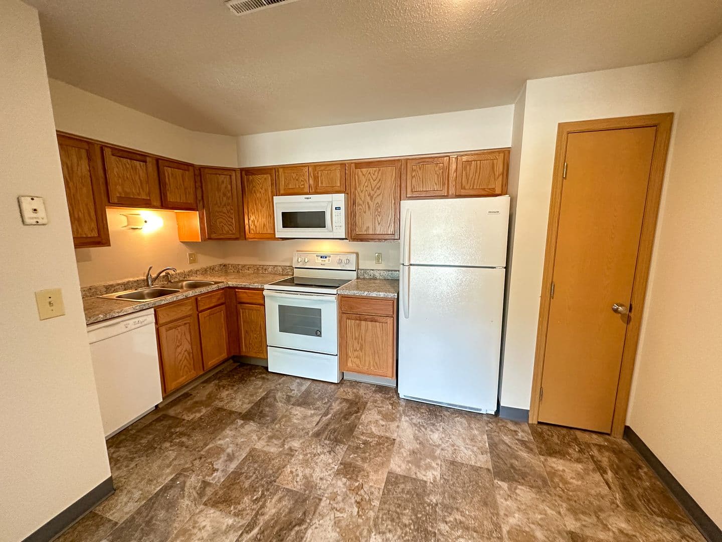 Ames Apartment: 4606 Ontario St