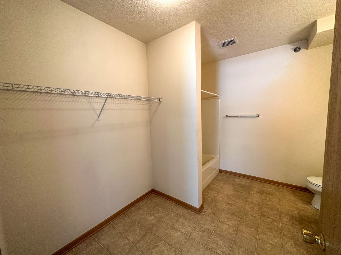 Ames Apartment: 210 Gray Ave