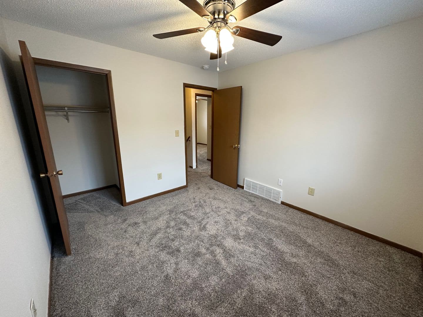 Ames Apartment: 1526 Little Bluestem Ct