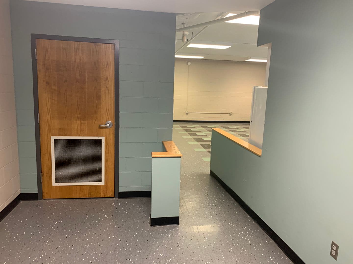 Ames Apartment: 245 N Hyland Ave