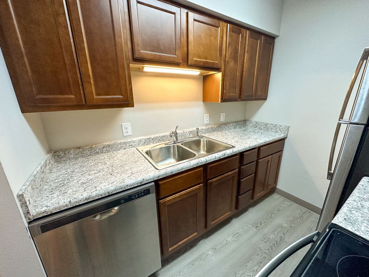 Ames Apartment: 246 N Hyland Ave