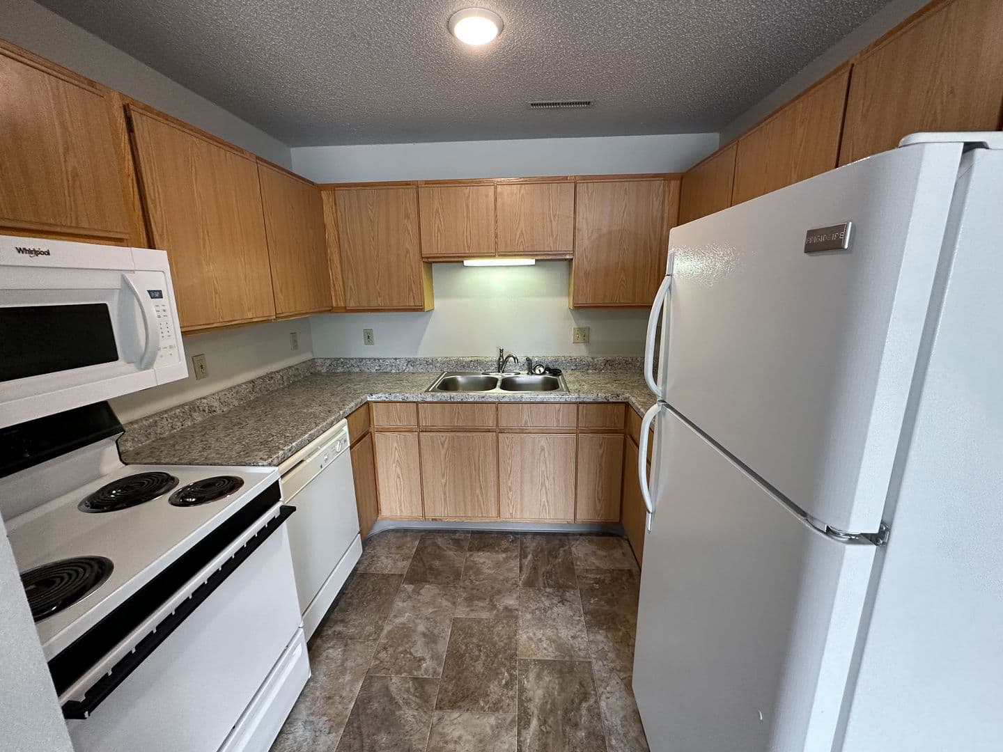 Ames Apartment: 221 Sheldon Ave