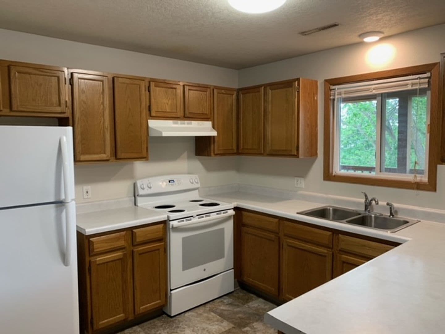 Ames Apartment: 428 S 4th St