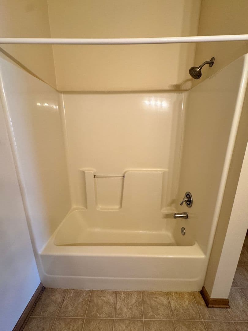 Ames Apartment: 210 Gray Ave