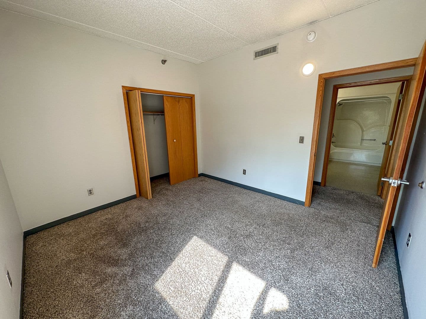 Ames Apartment: 245 N Hyland Ave