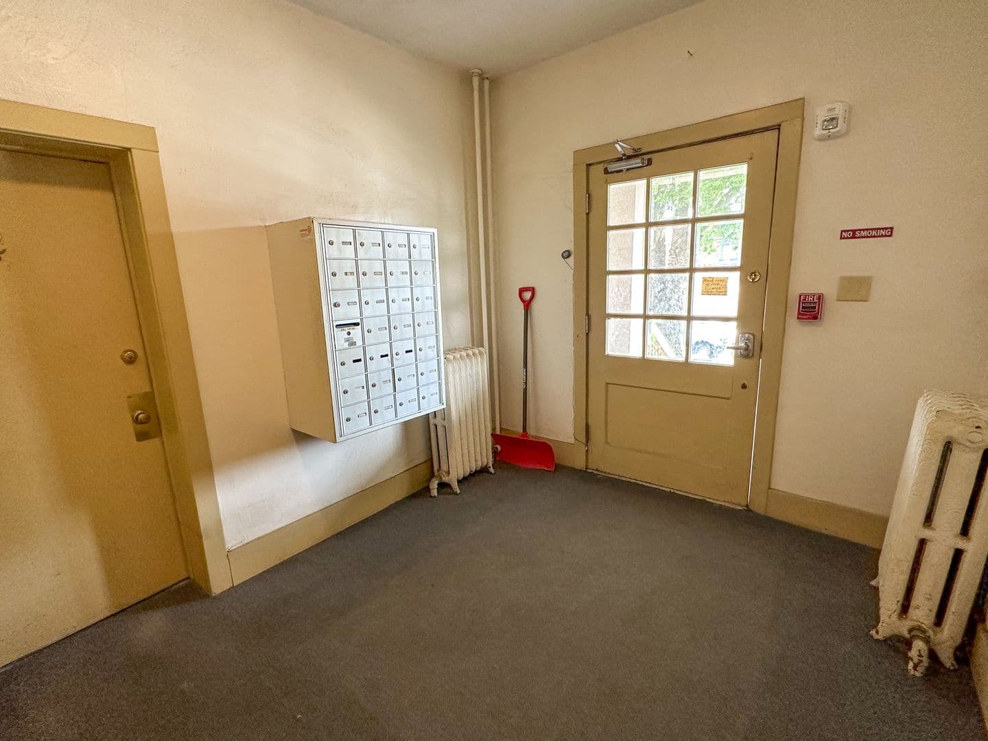 Ames Apartment: 233 Sheldon Ave