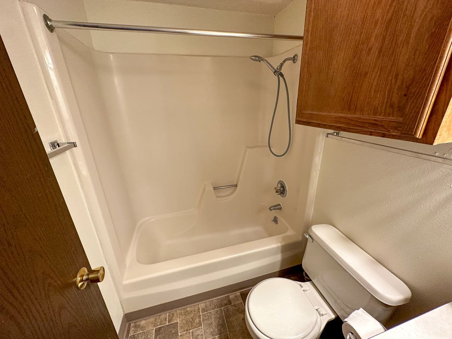 Ames Apartment: 121 Howard Ave
