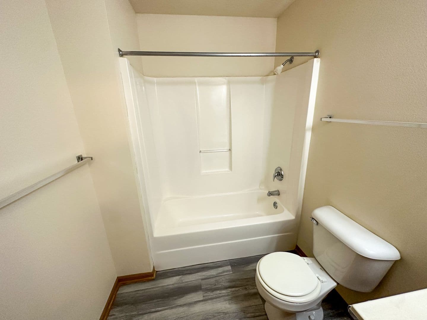 Ames Apartment: 121 Beach Ave