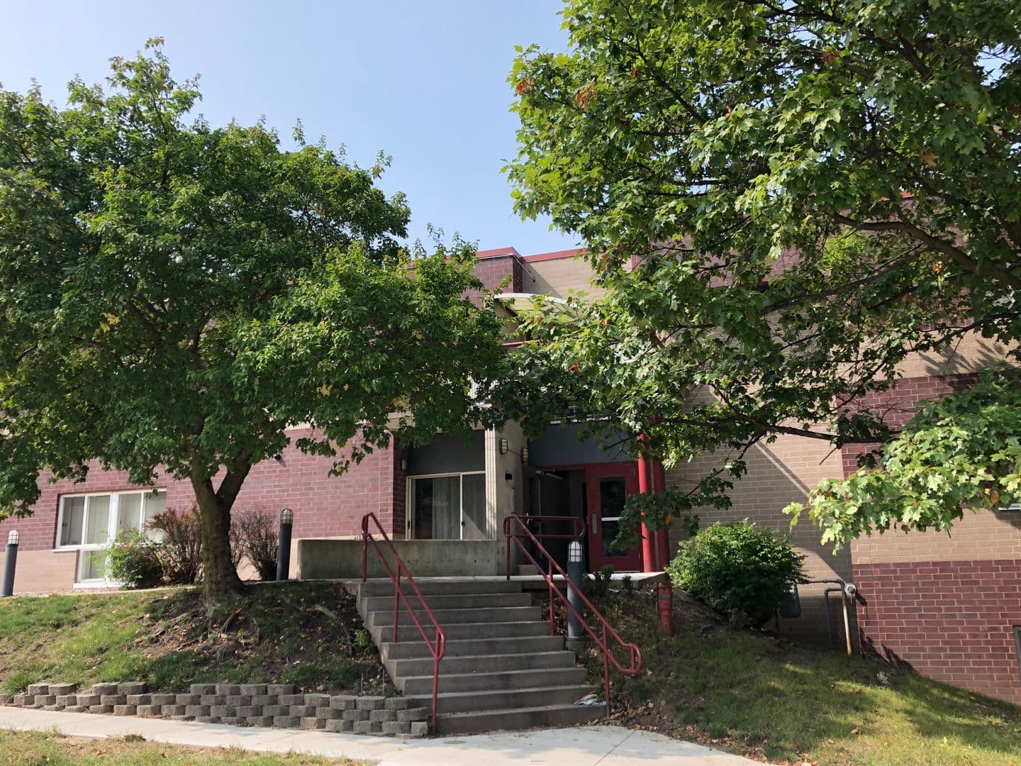 Ames Apartment: 245 N Hyland Ave