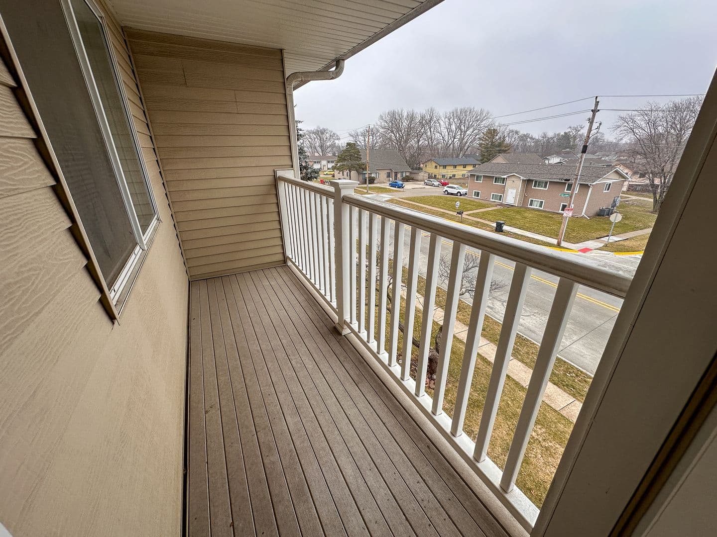 Ames Apartment: 1401 N Dakota Ave
