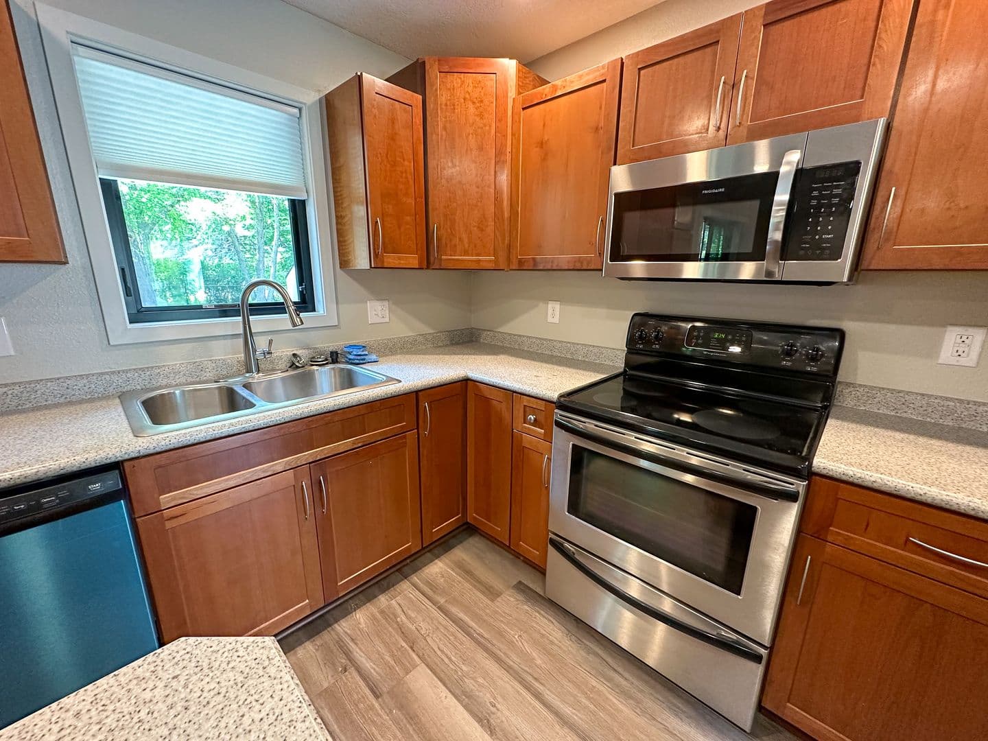 Ames House: 3419 Taft Ave