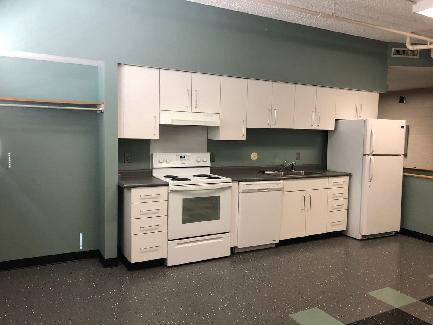 Ames Apartment: 245 N Hyland Ave
