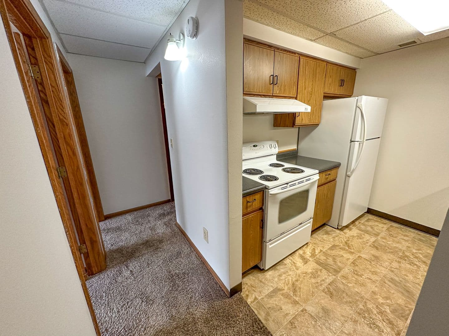 Ames Apartment: 246 N Hyland Ave