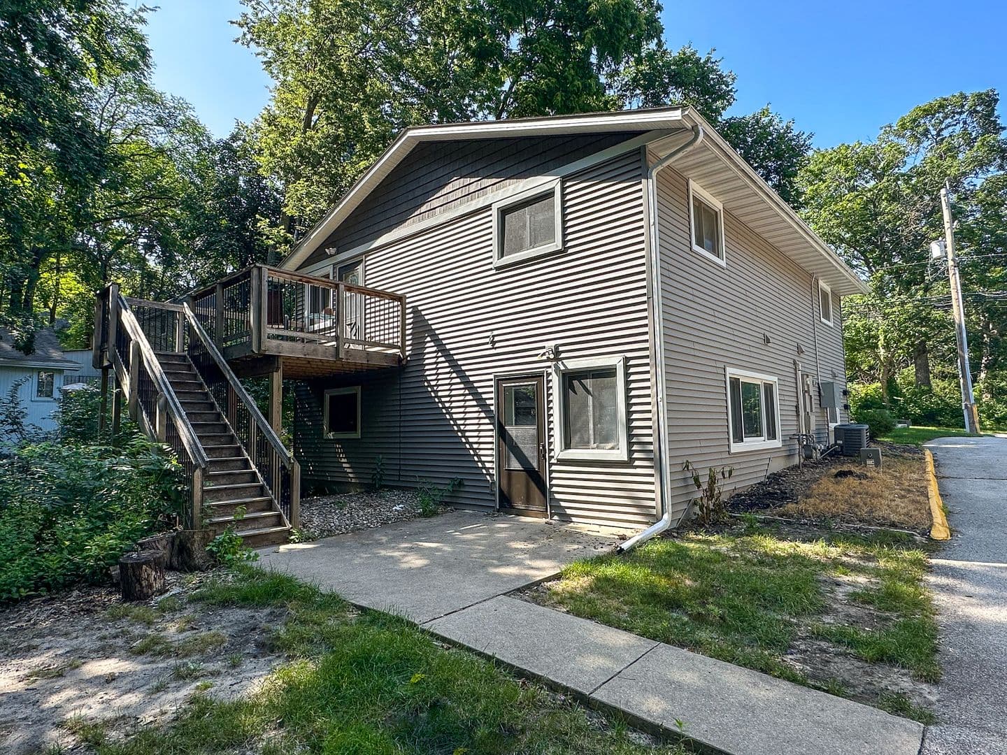 Ames House: 3012 Oakland St