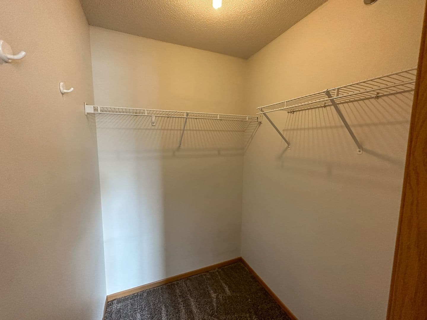 Ames Apartment: 221 Sheldon Ave