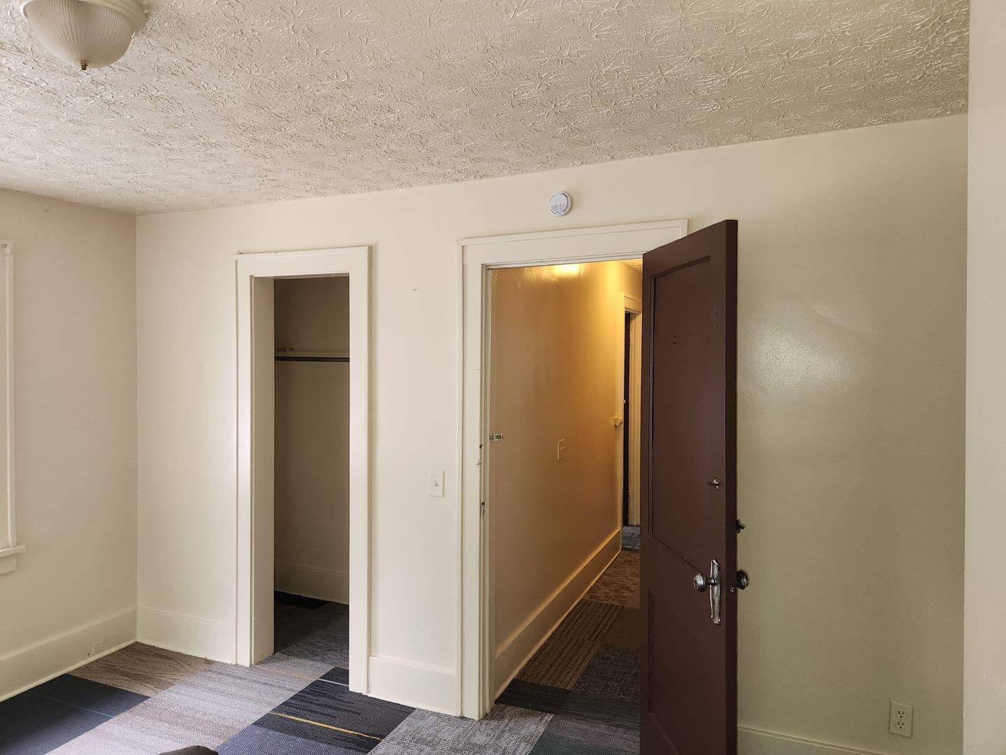 Rochester Apartment: 383 - 385 Columbia Avenue