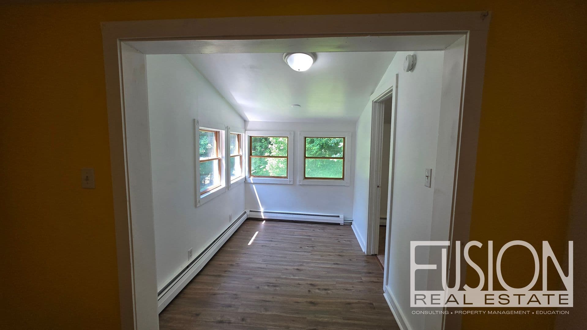 Burlington House: 446 Colchester Avenue