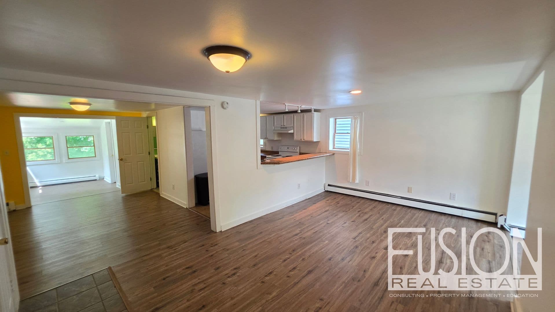 Burlington House: 446 Colchester Avenue