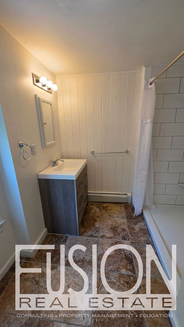 Burlington House: 446 Colchester Avenue