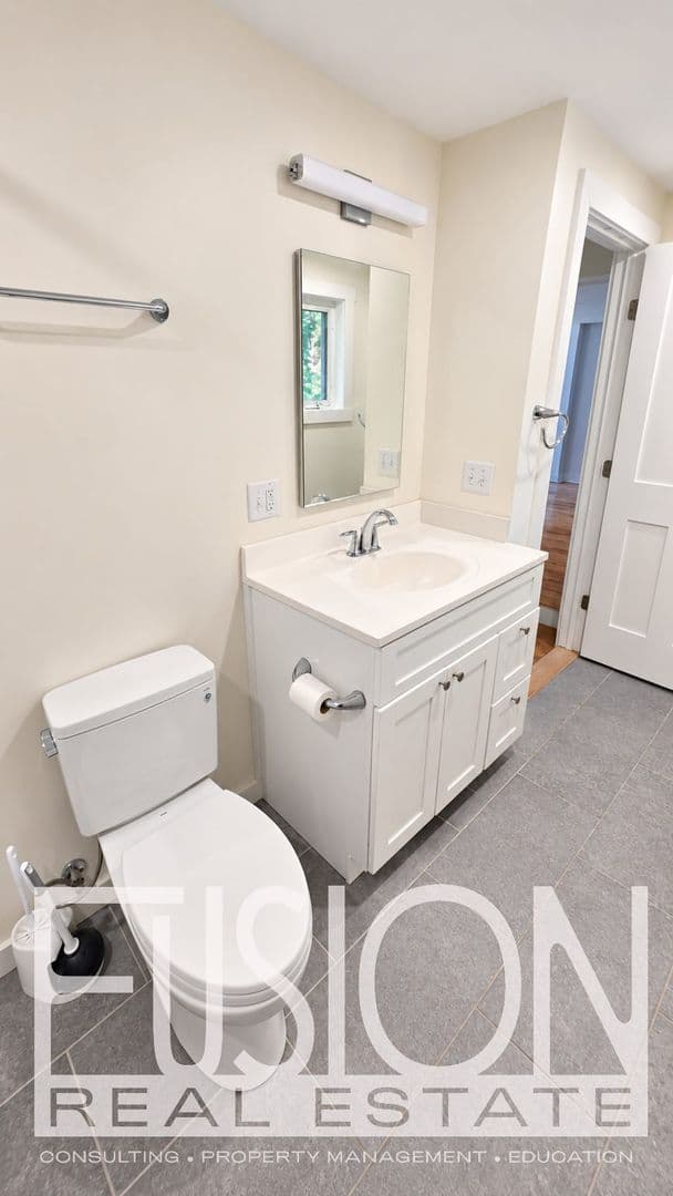 Burlington Apartment: 340 Manhattan Drive