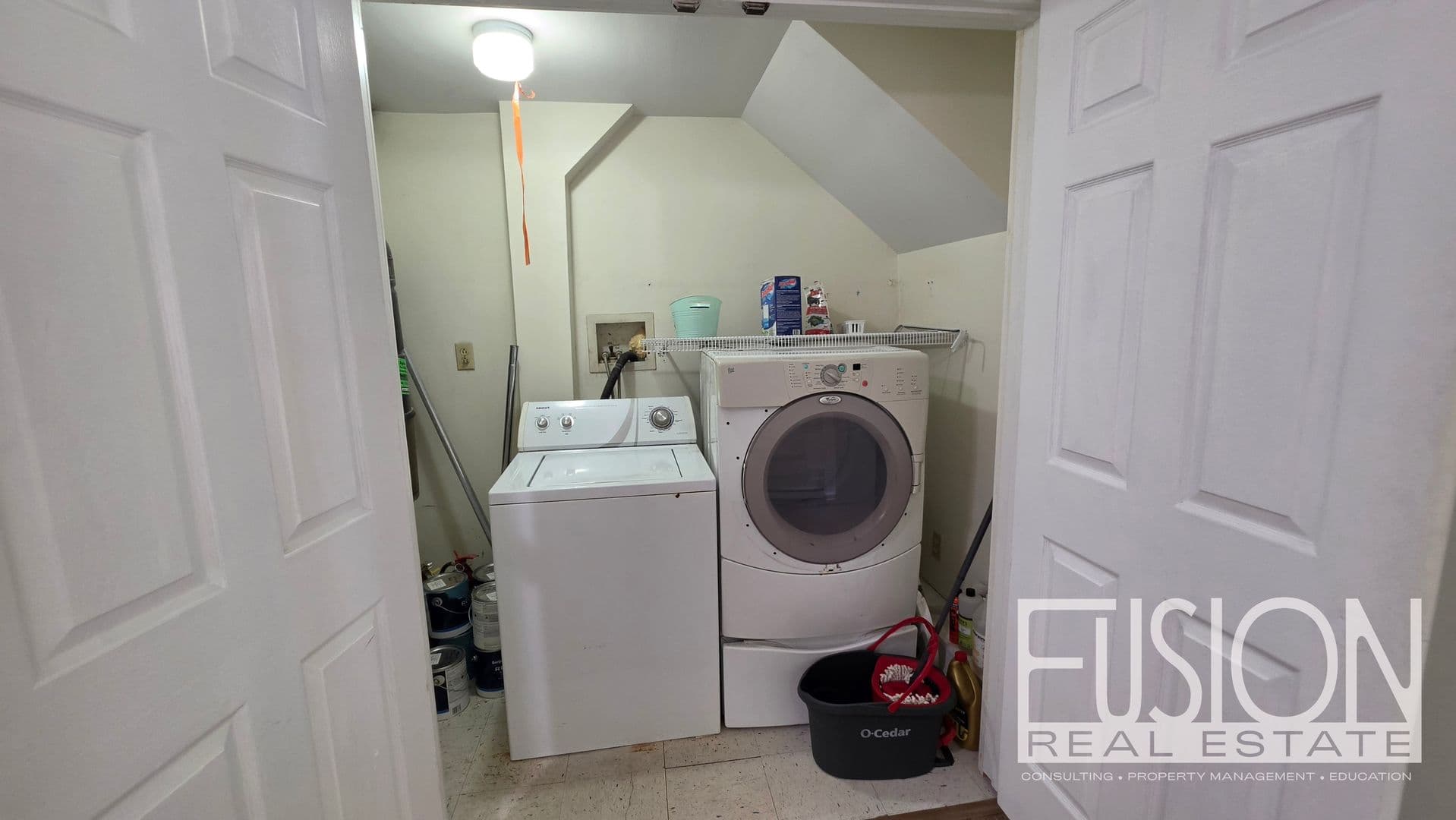 Burlington House: 446 Colchester Avenue