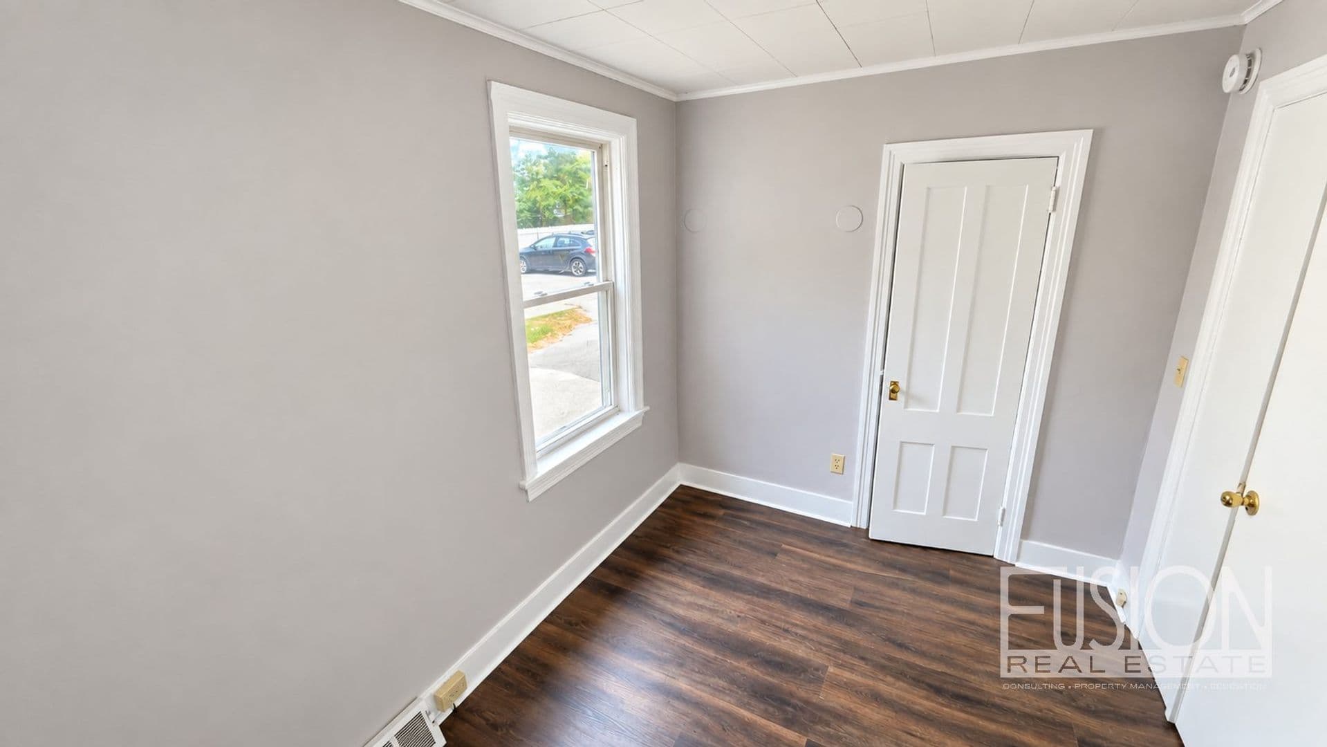 Burlington Apartment: 46 Lafountain Street