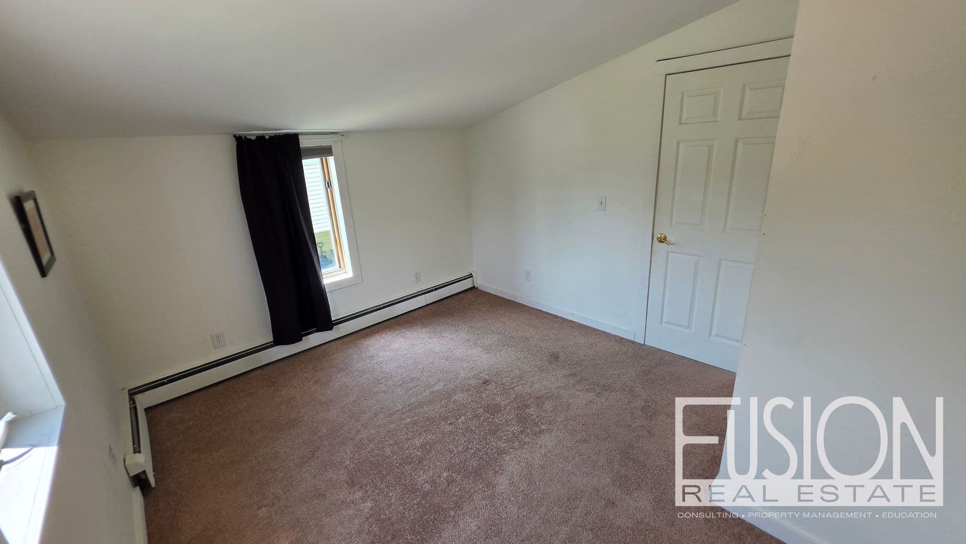 Burlington House: 446 Colchester Avenue