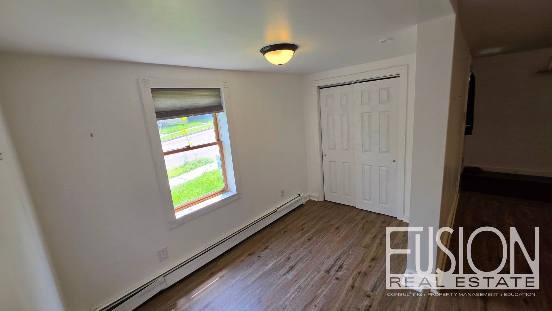 Burlington House: 446 Colchester Avenue