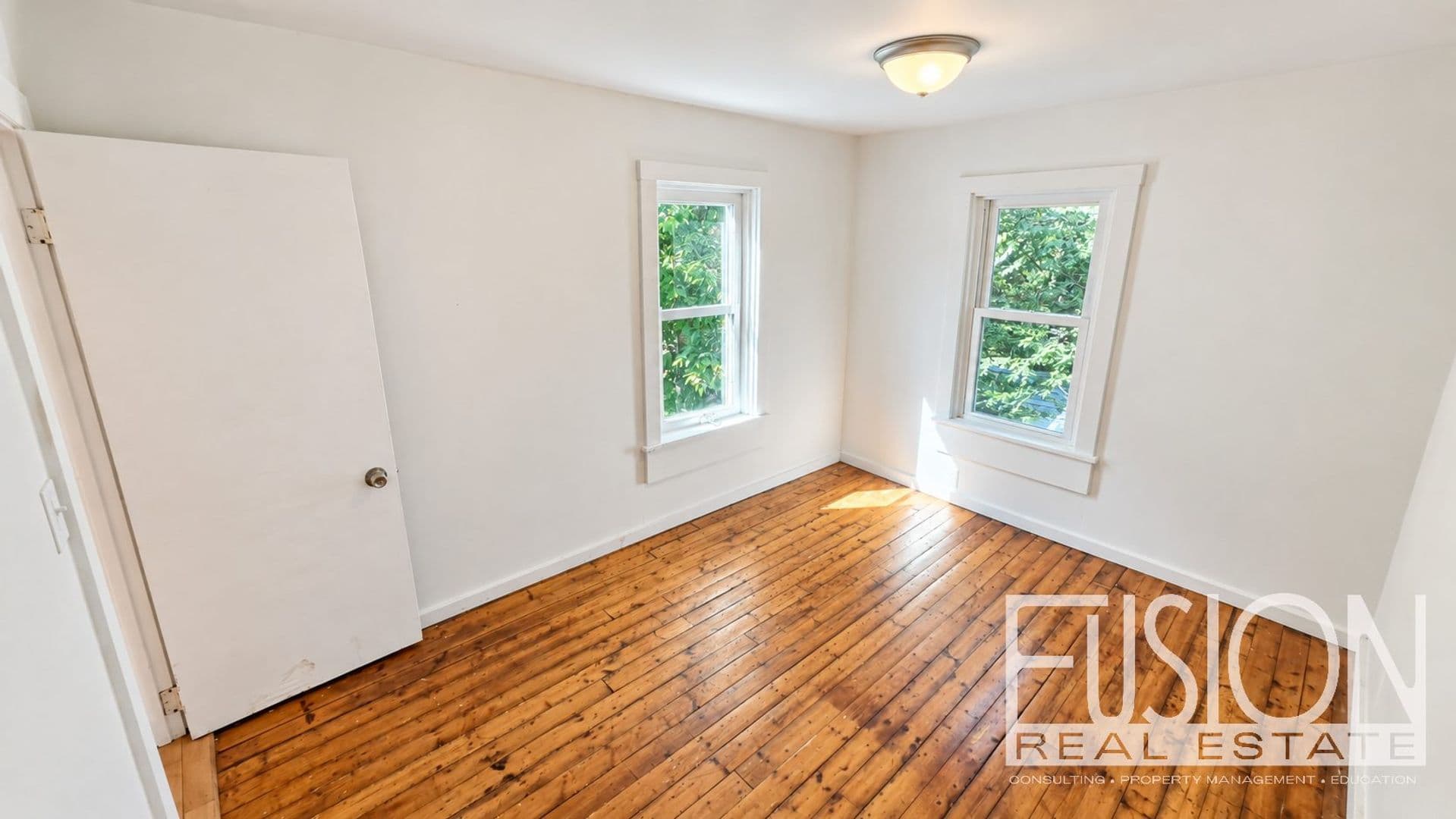 Burlington Apartment: 340 Manhattan Drive