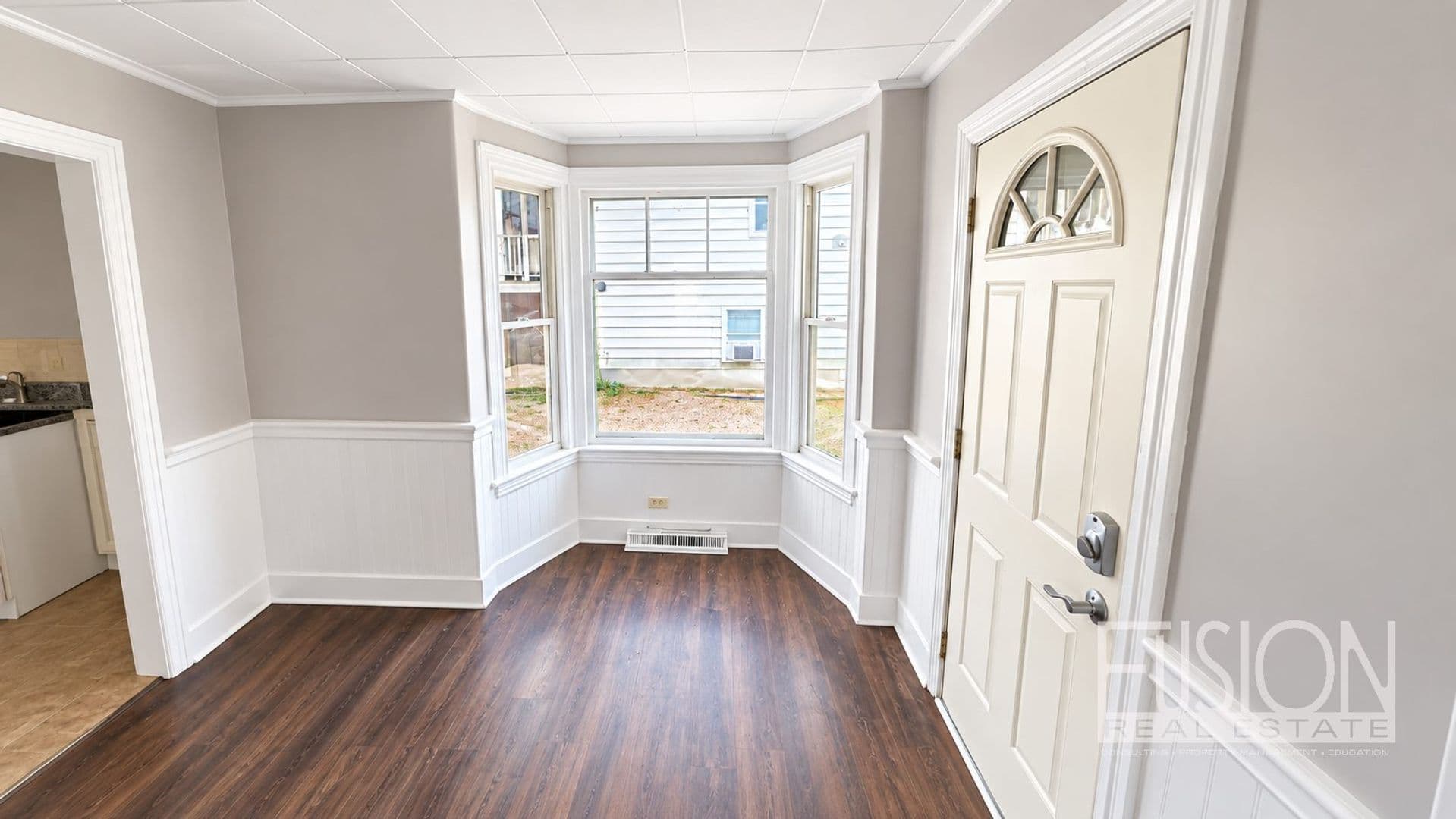 Burlington Apartment: 46 Lafountain Street