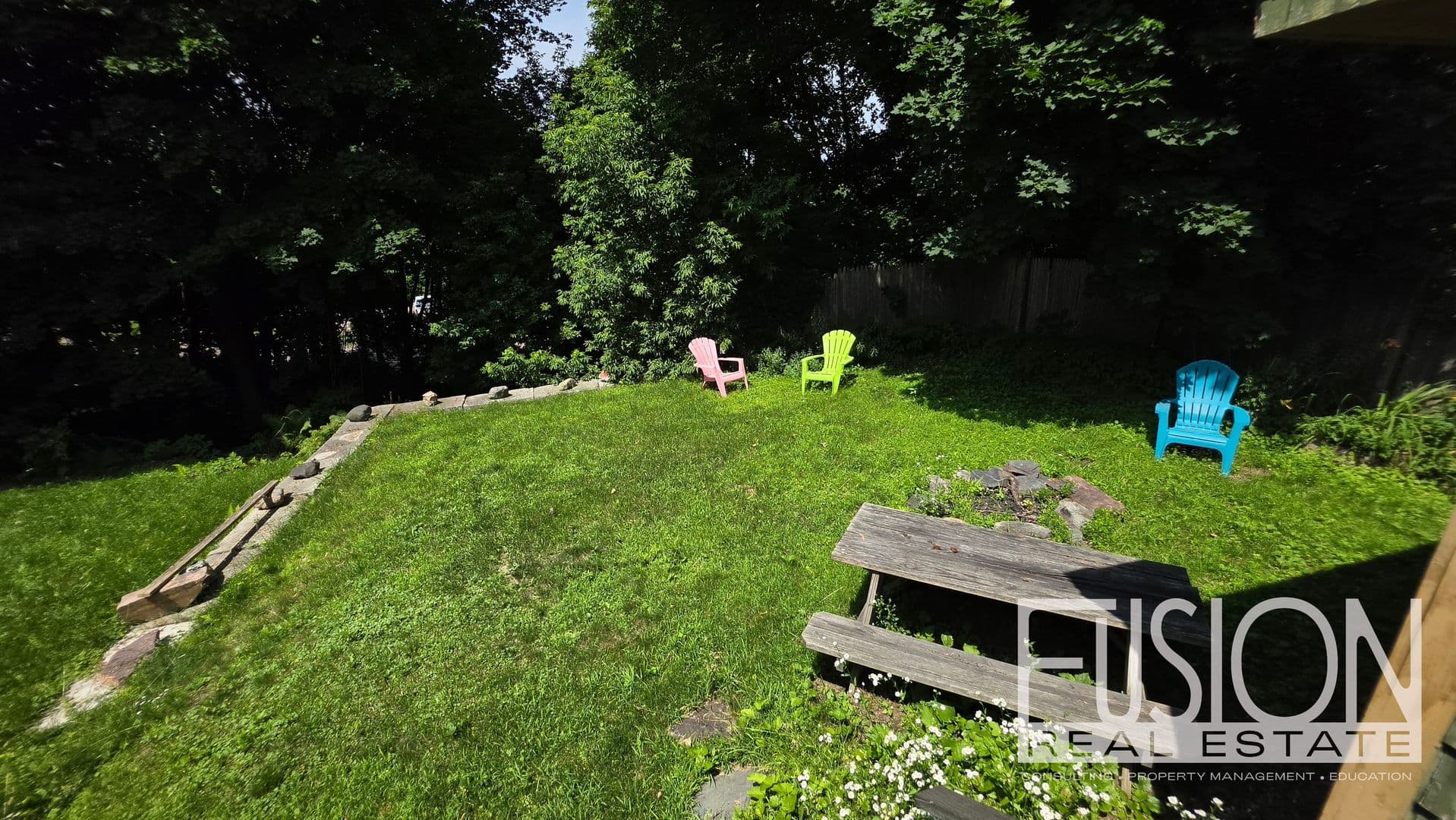Burlington House: 446 Colchester Avenue